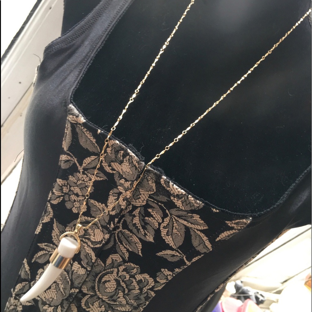 Stella and Dot Tusk Fang Pendant Necklace